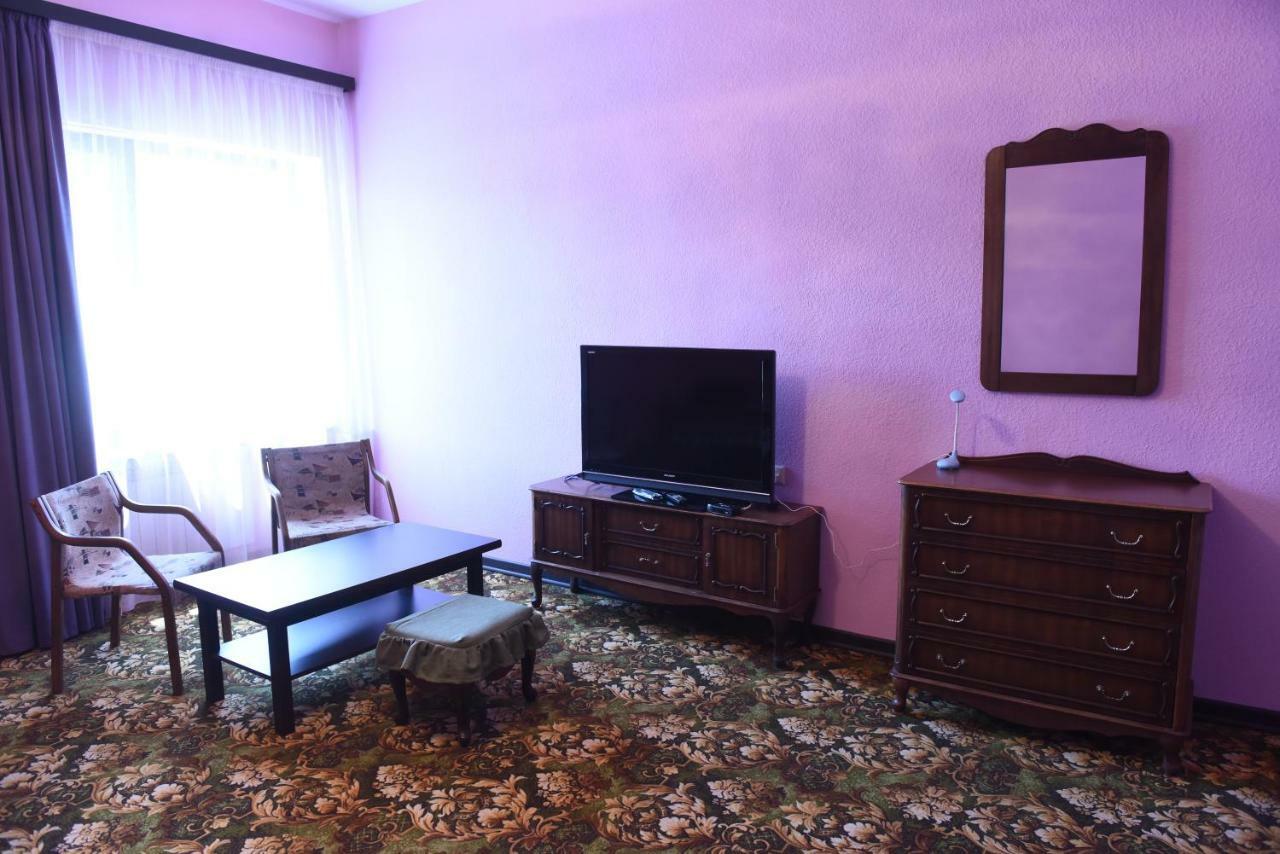 Red House Hatis Katnakhpyur Екстериор снимка