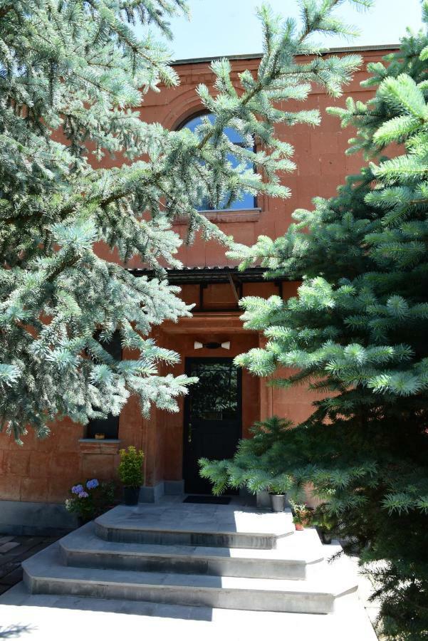 Red House Hatis Katnakhpyur Екстериор снимка